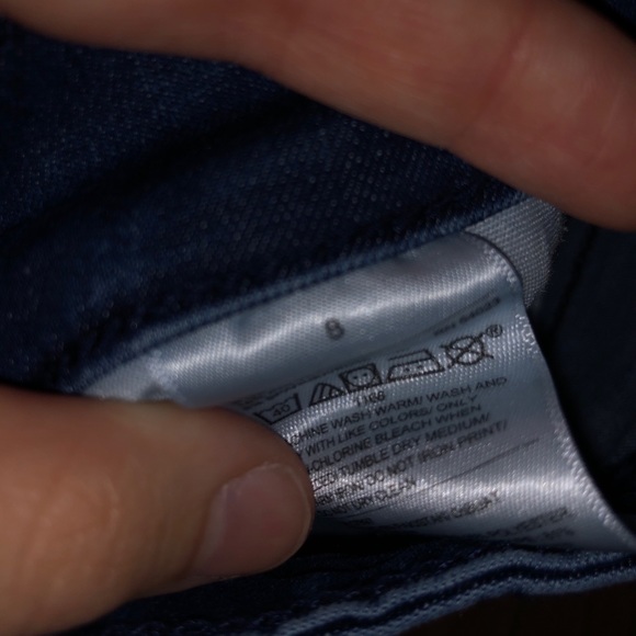 Old Navy Sculpted Jeans - Picture 3 of 4